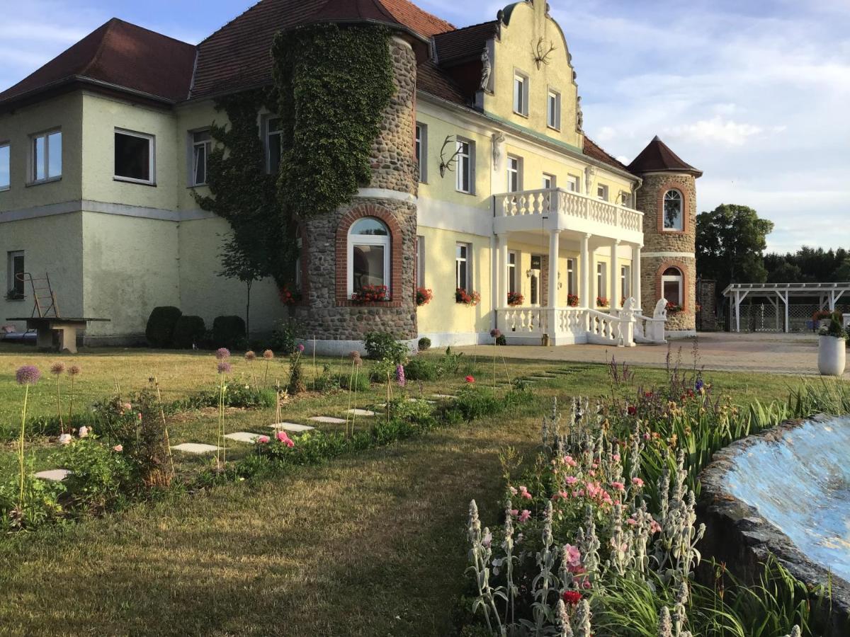 Hotel Gutshaus Darsikow Exterior foto